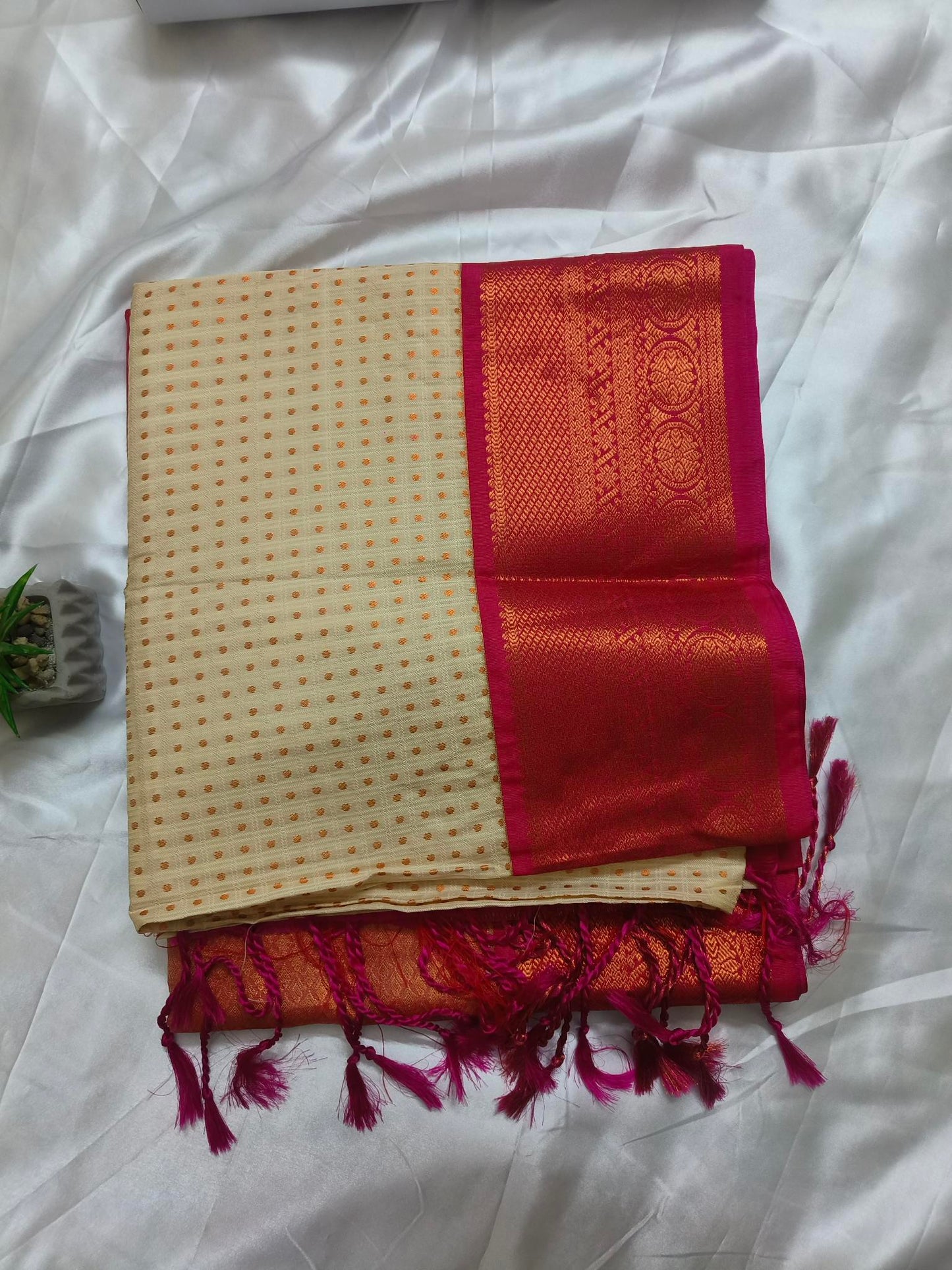 Kattu Lakshya Butta-Soft silk White Saree