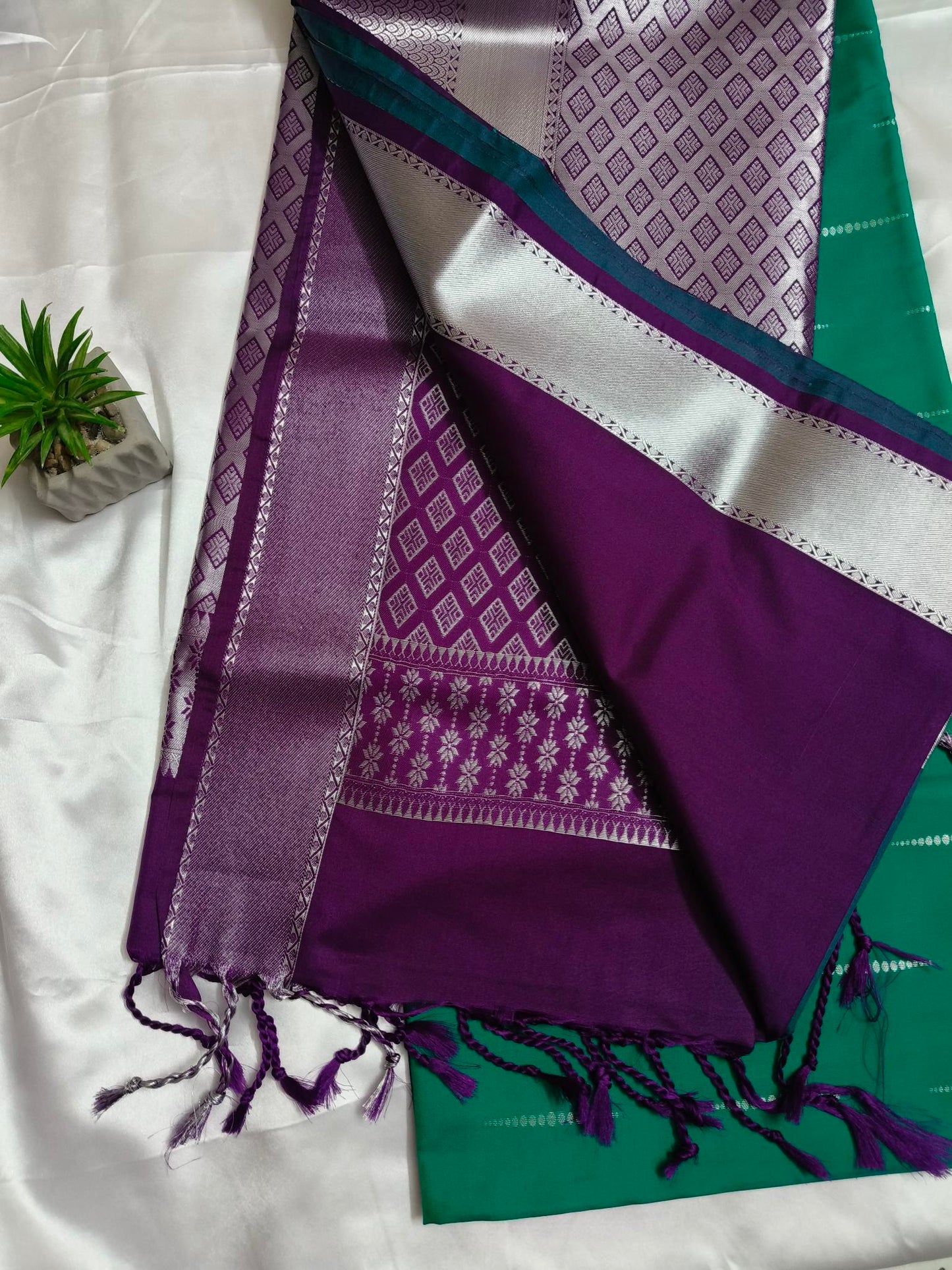 Rain drop Soft Silk Green Saree
