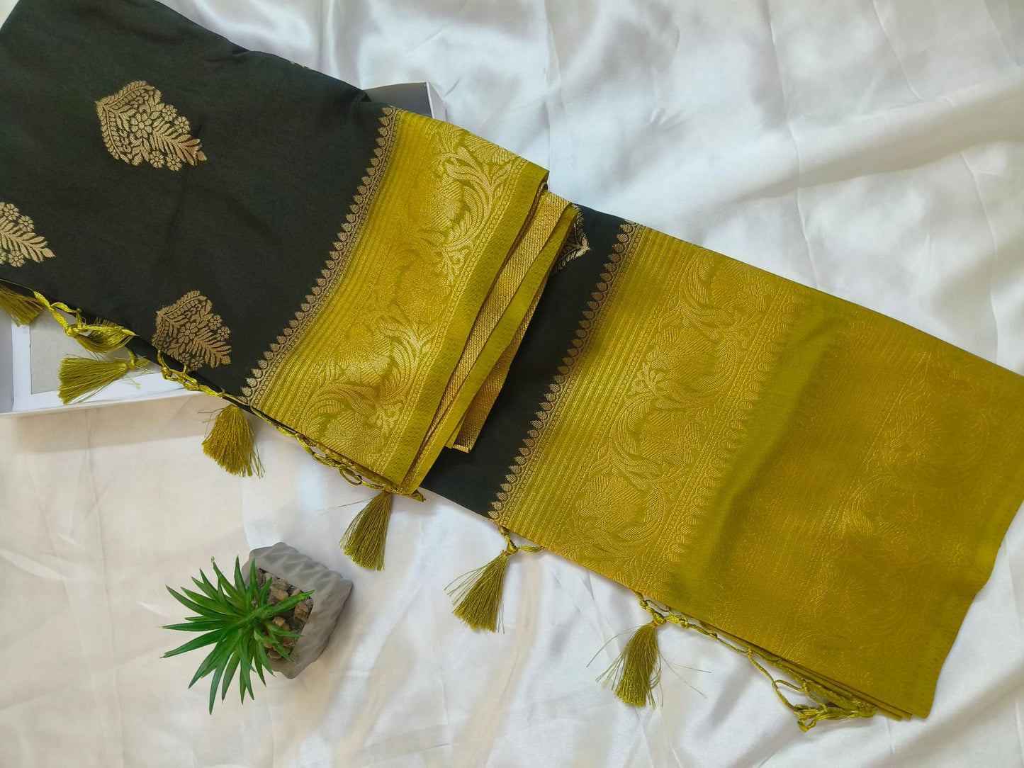 Chinon Crushed Black Saree