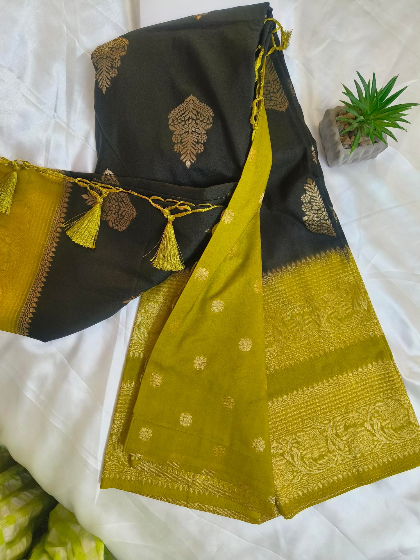 Chinon Crushed Black Saree