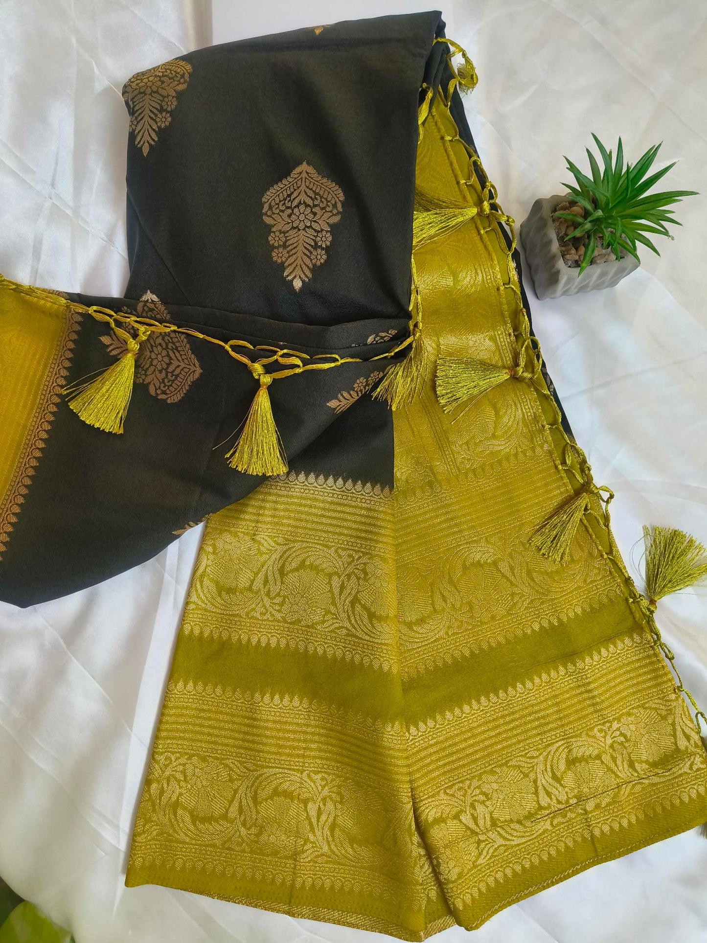 Chinon Crushed Black Saree