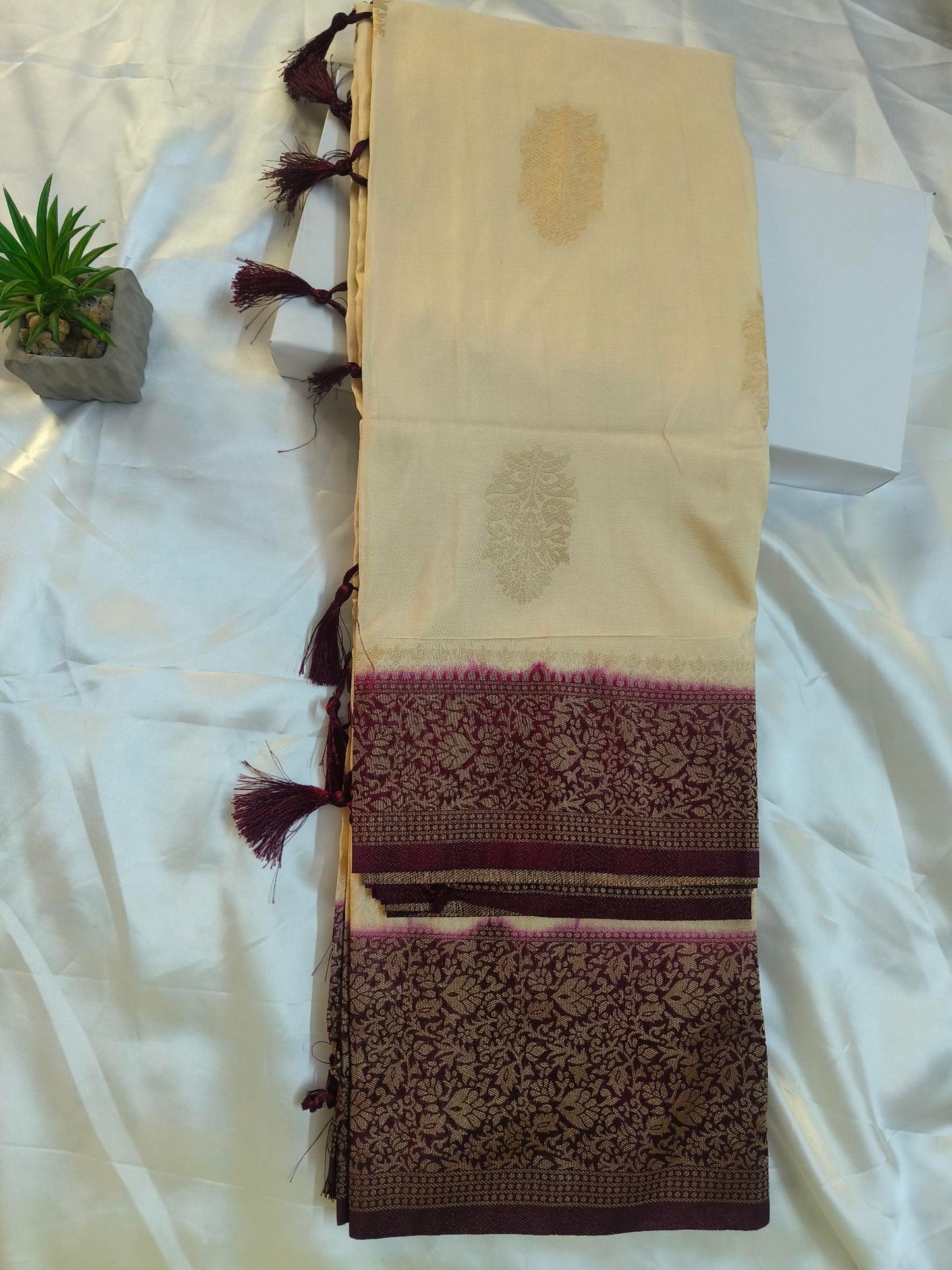 Chinon Crushed White Saree