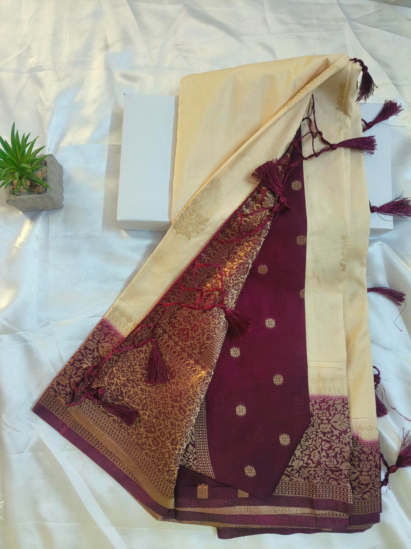 Chinon Crushed White Saree