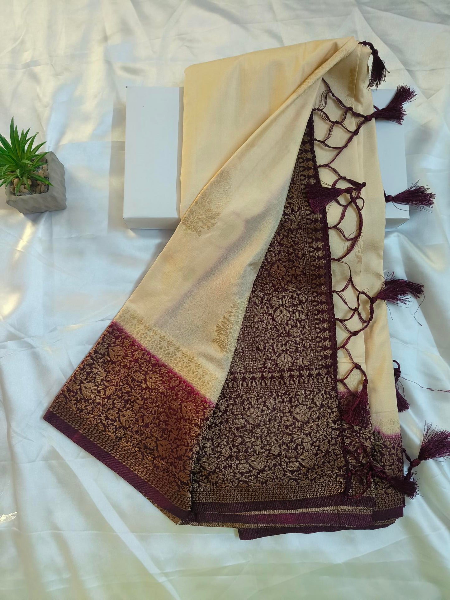 Chinon Crushed White Saree