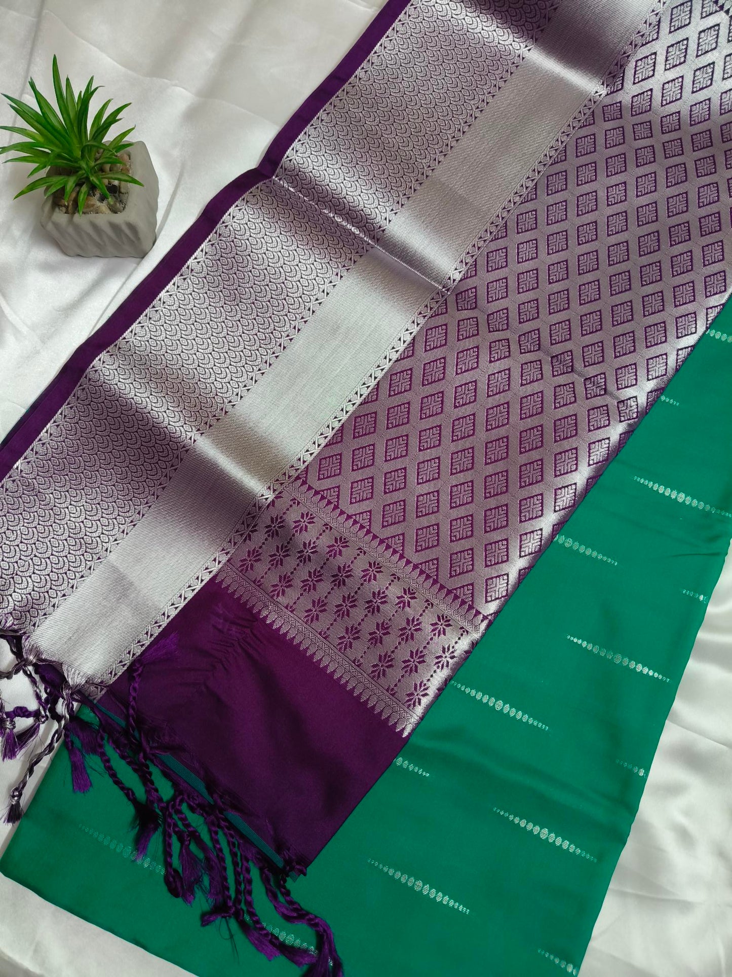 Rain drop Soft Silk Green Saree